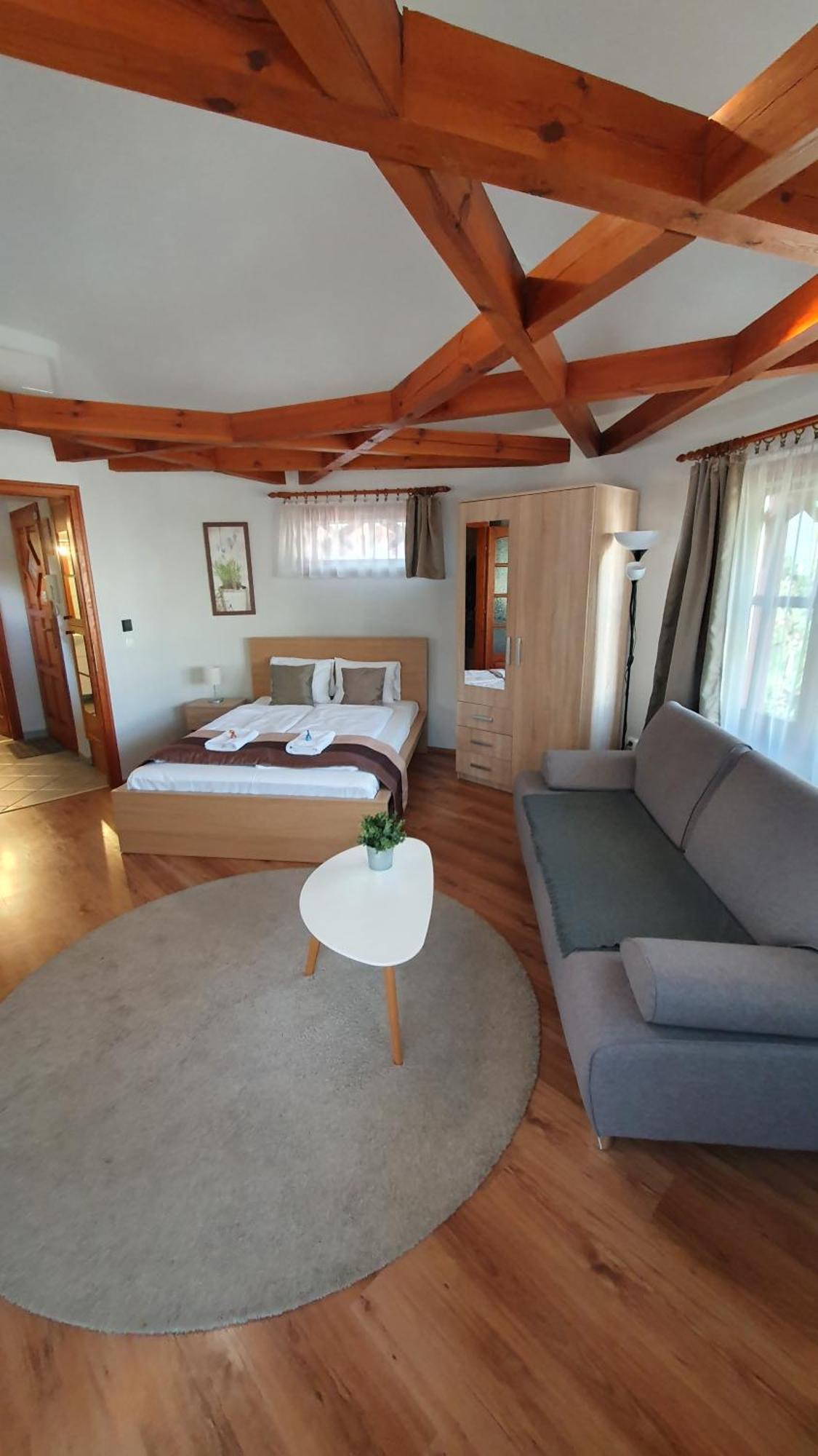 Danubia Apartman Естерґом Номер фото
