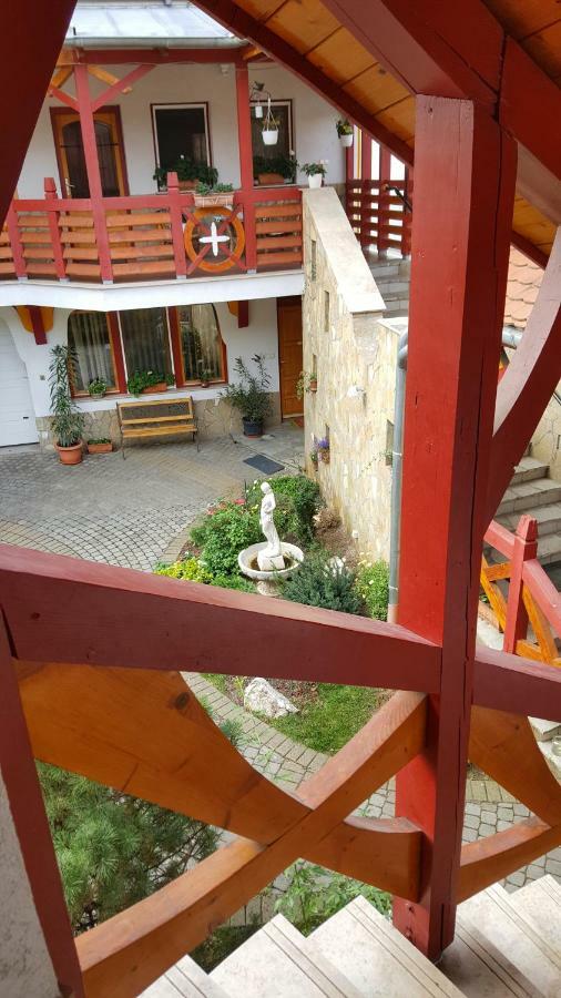 Danubia Apartman Естерґом Екстер'єр фото
